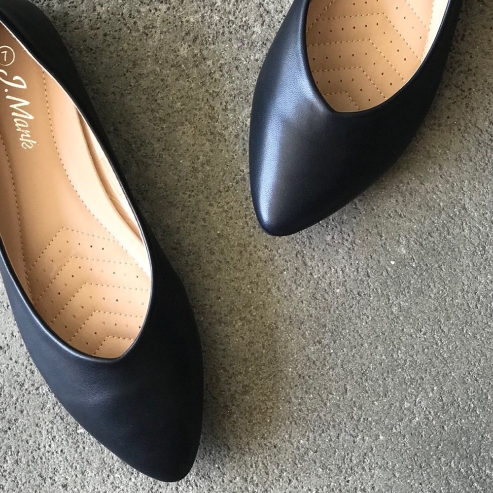 NEW Classic Black Faux Leather Pointed Toe Flat - Picture 4 of 8